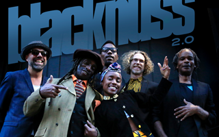 Bild på gruppen Blacknuss mot en mörkgrå, nästan svart bakgrund