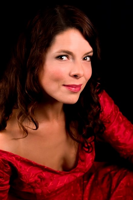 Porträttbild av mezzosopranen Katija Dragojevic