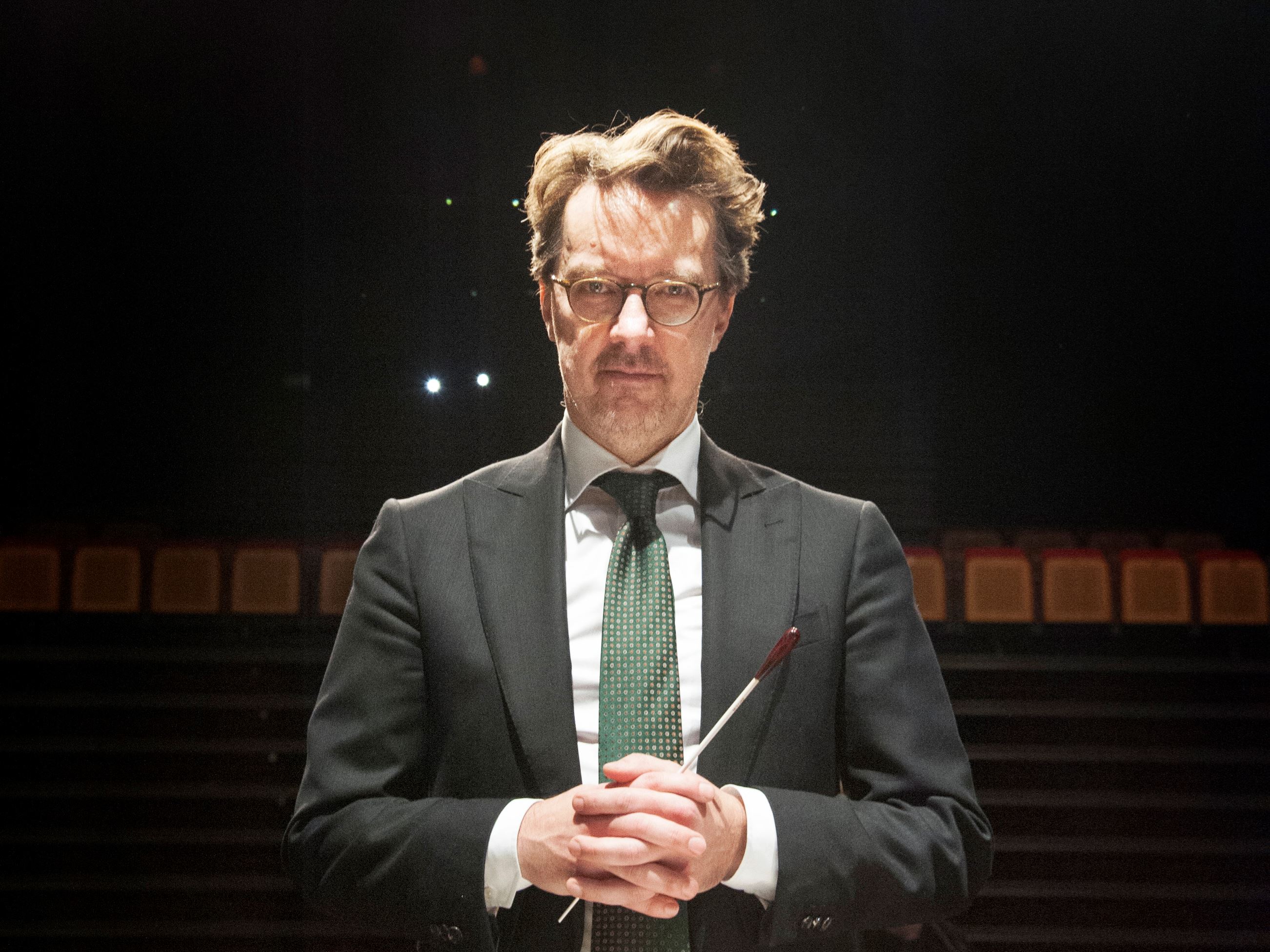 Porträttbild på dirigent Petter Sundkvist