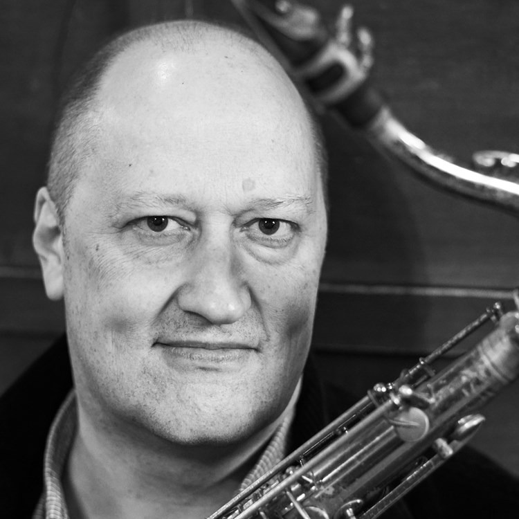 Porträttbild på saxofonisten och kompositören Joakim Milder