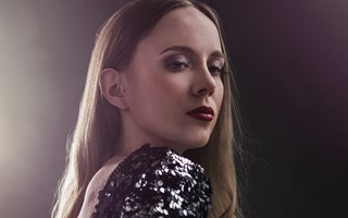 Porträttbild av sångerskan Ellen Andersson