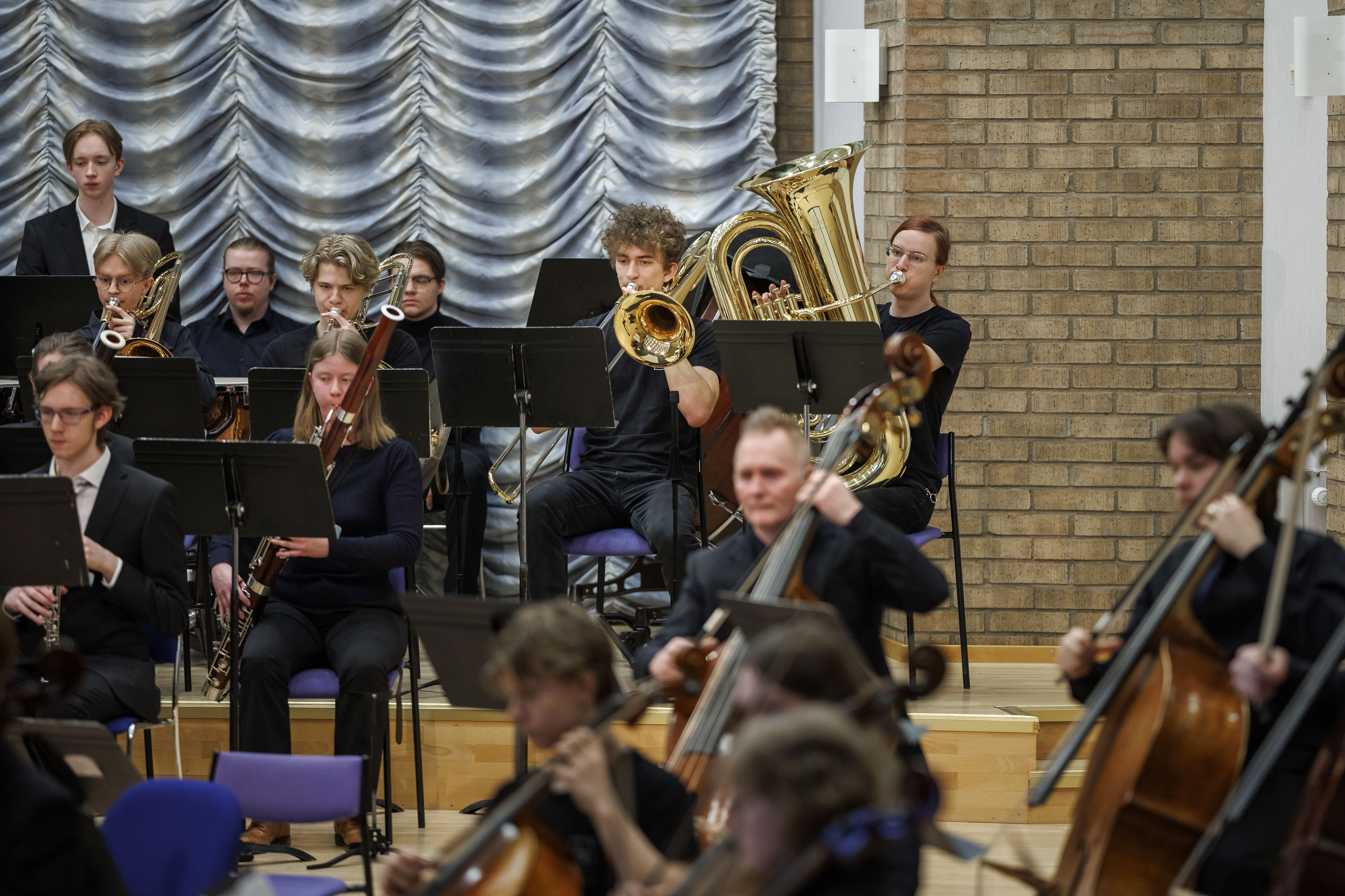 Konsertbild på ungdomarna i Norrbottens Ungdomssymfoniker 